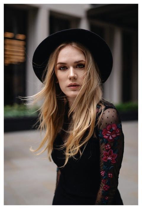 Fashion Editorial Portrait Streetwear Urban Glamou