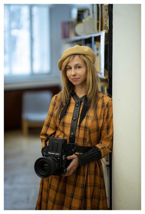 Woman Photographer Library Retro