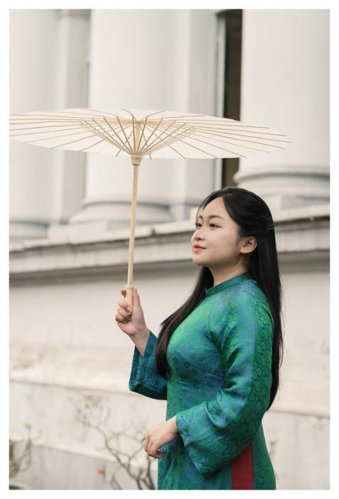 Woman Ao Dai Traditional Beauty