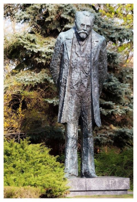 Monument Statue Bronze Novelist