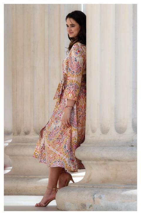 Girlie Happy Leaning Overview