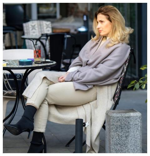 Woman Restaurant Outdoors Young Woman