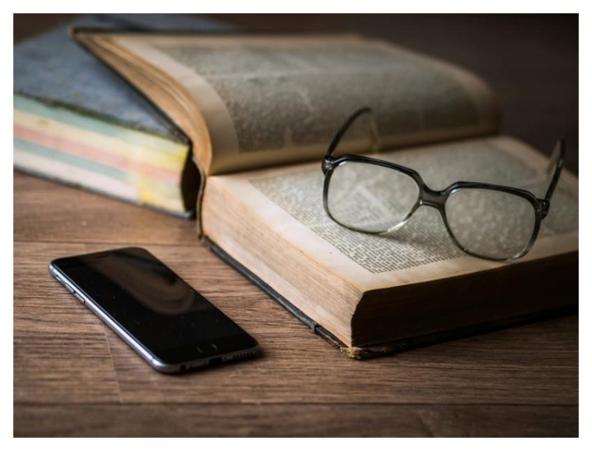 Free education smartphone image