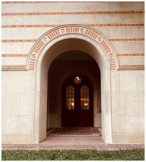 A classic arched doorway at Rice University's icon