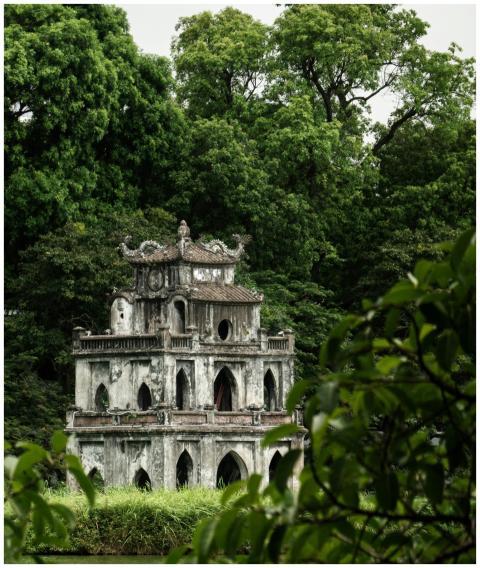 Capture of the iconic Turtle Tower surrounded by l