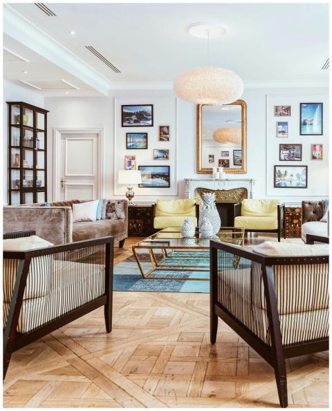 Elegant and contemporary living room design in Par