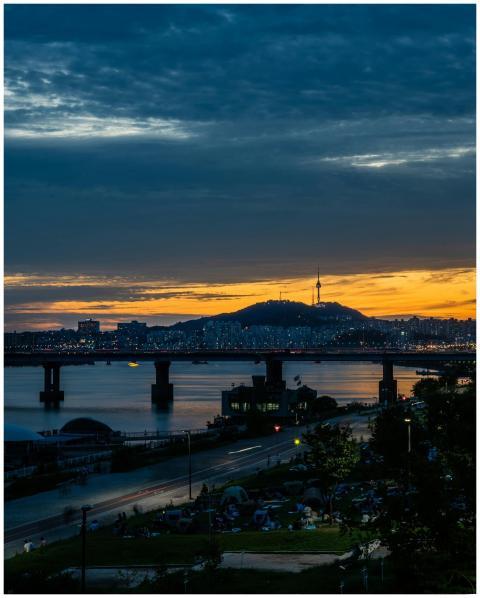 Stunning Seoul cityscape featuring the Han River a