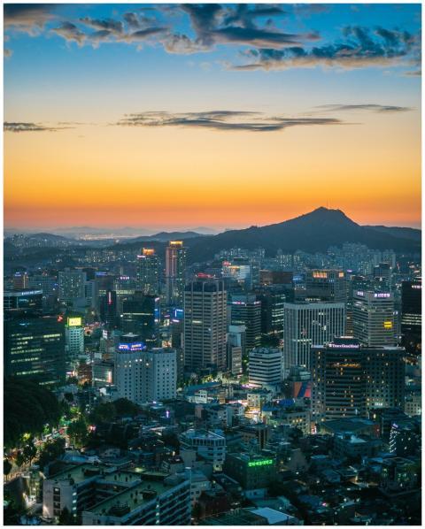 Stunning twilight view of Seoul's skyline featurin
