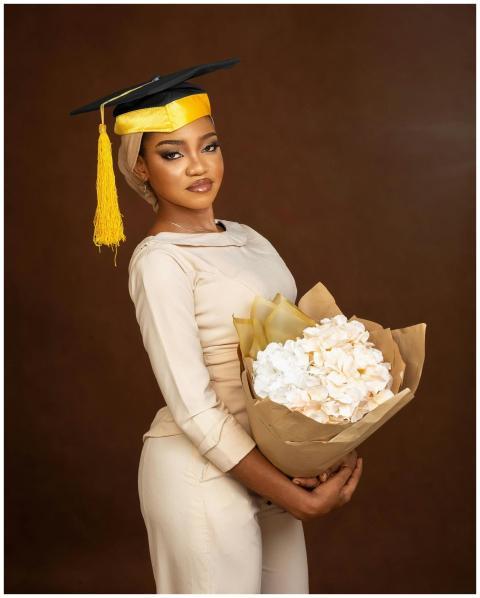 Elegant Graduate Cap Flower