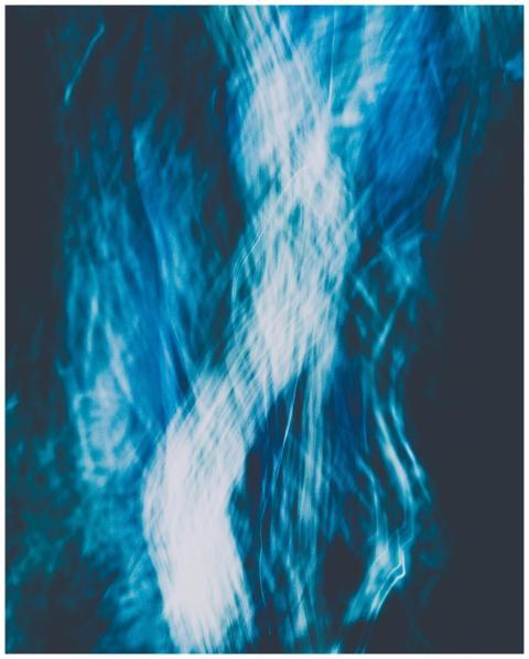 Dynamic abstract art capturing fluid motion in coo