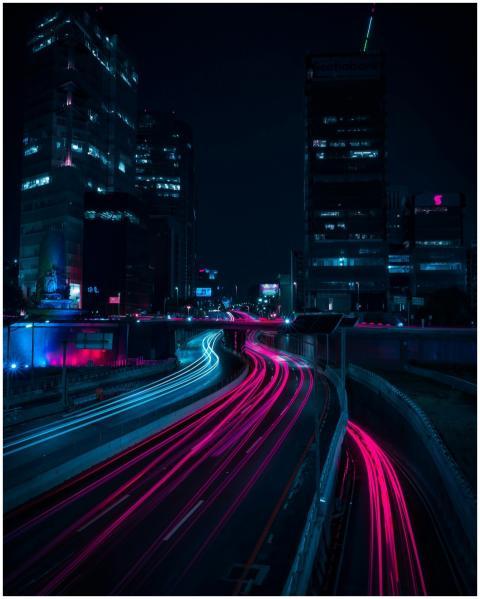 Dynamic long exposure of urban traffic and skyscra