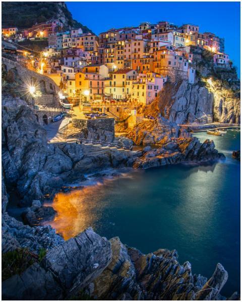 Stunning view of Manarola's colorful cliffside hou