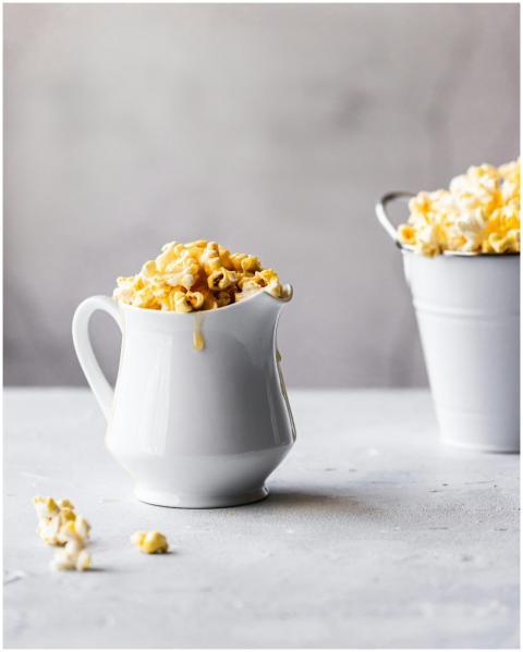 Delicious caramel popcorn served in elegant cerami