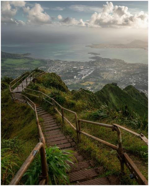 Breathtaking view from the iconic Haiku Stairs in