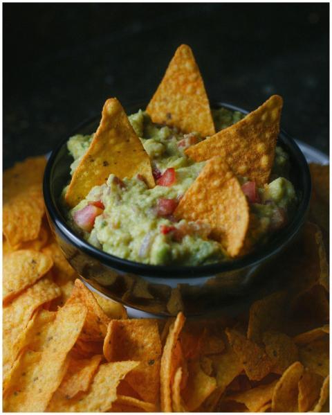Mouth-watering guacamole served with crispy tortil