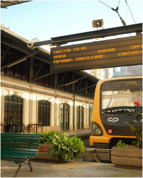 A train at Porto-Campanhã station with an electron