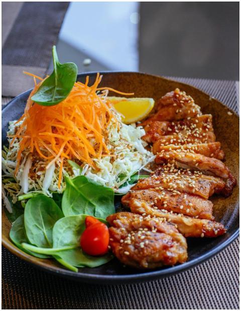Vibrant Asian salad with grilled chicken, perfect