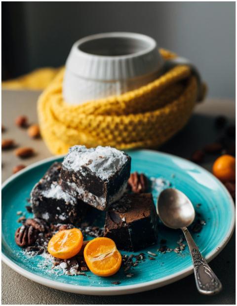 Delicious chocolate brownies dusted with sugar, se