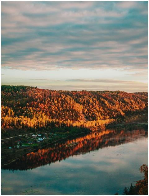 Stunning autumn scenery with vibrant foliage refle