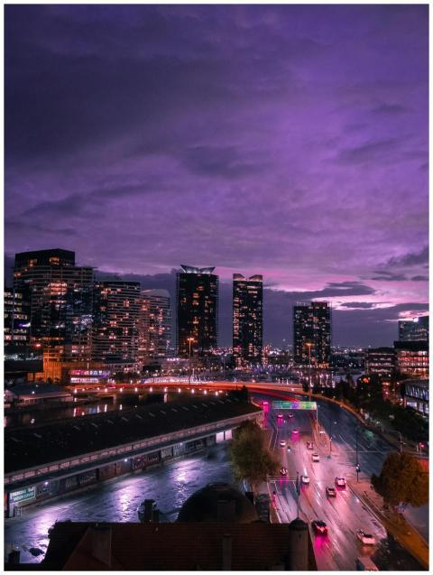 Discover the vibrant Melbourne skyline at twilight