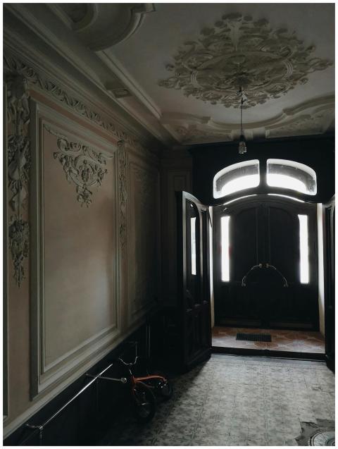 Luxurious vintage hallway interior in classic styl