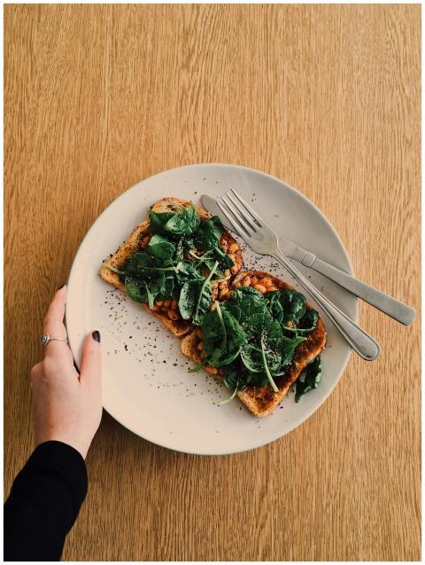 Plate of toast with spinach, perfect for a wholeso