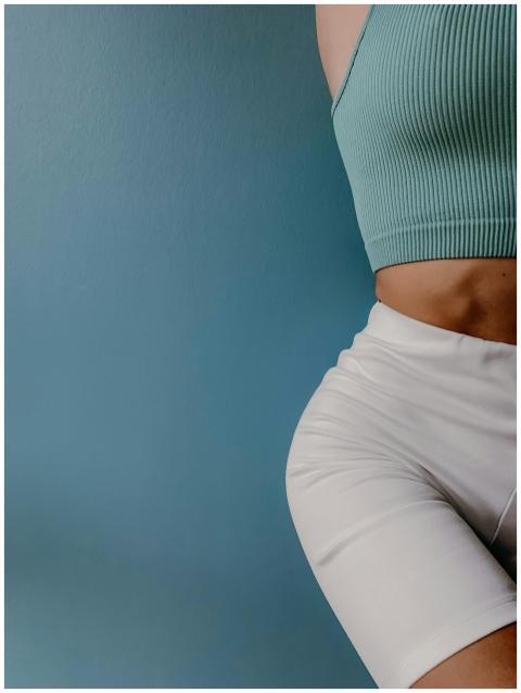 Close-up of a woman's fit physique in stylish athl