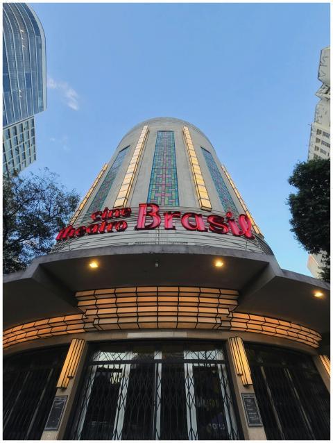 Vertical shot of Cine Theatro Brasil under a clear