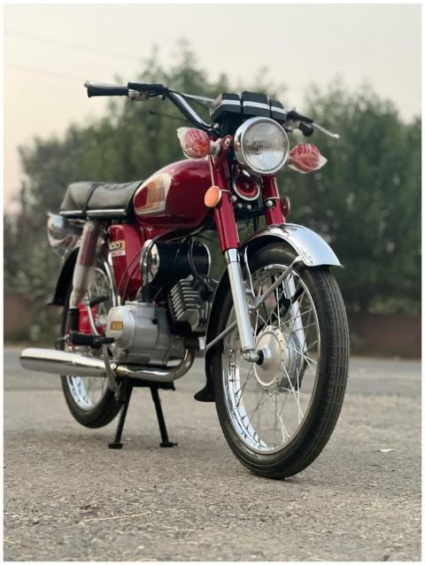 Classic Yamaha 100 Deluxe – A Timeless Beauty Rebo