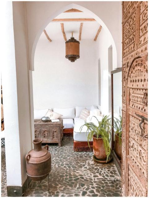 Elegant bohemian Moroccan-style room featuring ant