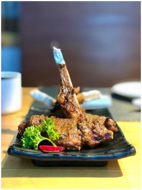 Delicious grilled lamb chops served with fresh gar