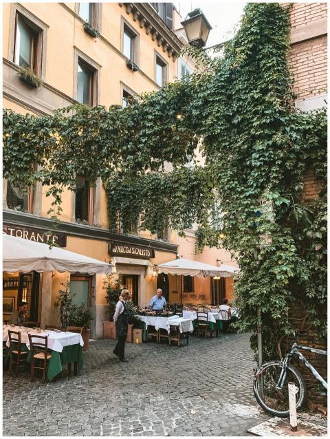 Charming cafe with ivy-covered facade and outdoor