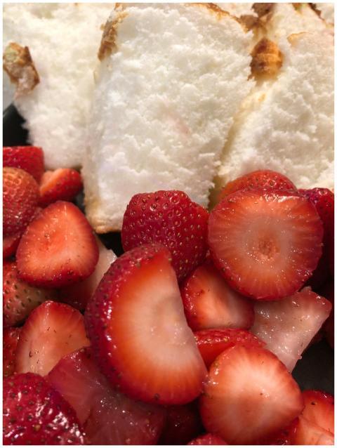 Fresh and ripe strawberries with angel food cake,