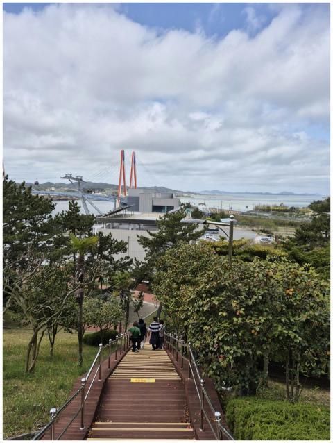 Scenic Pathway Overlooking Cable