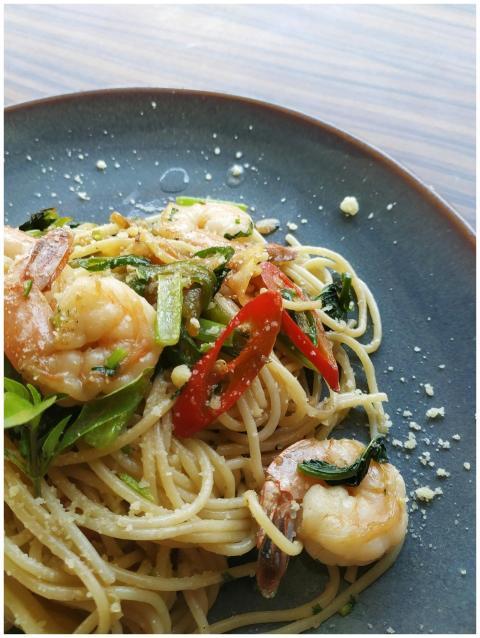 Appetizing shrimp pasta garnished with fresh chili