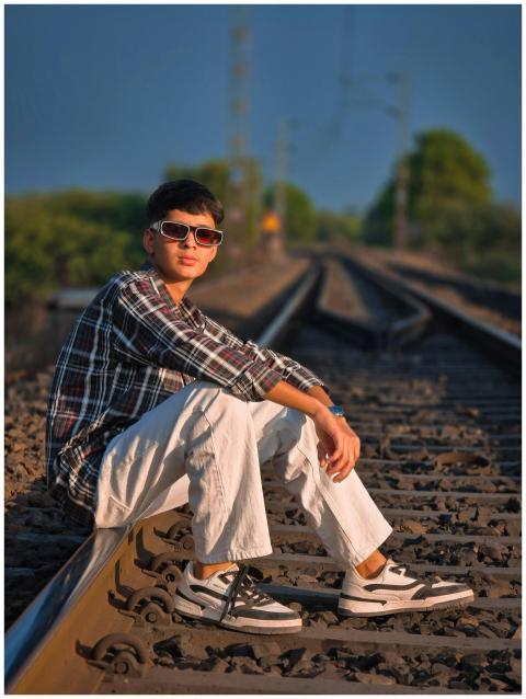 A relaxed young man wearing sunglasses and fashion