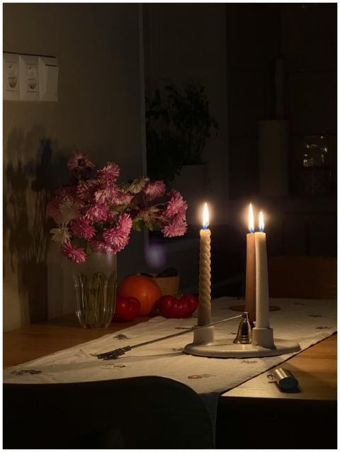 Cozy Candlelit Dinner Flowers