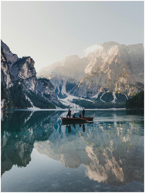 A picturesque boat ride on Lake Braies with stunni
