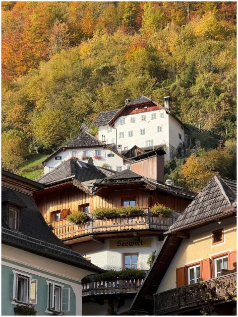 Discover the picturesque architecture of Hallstatt