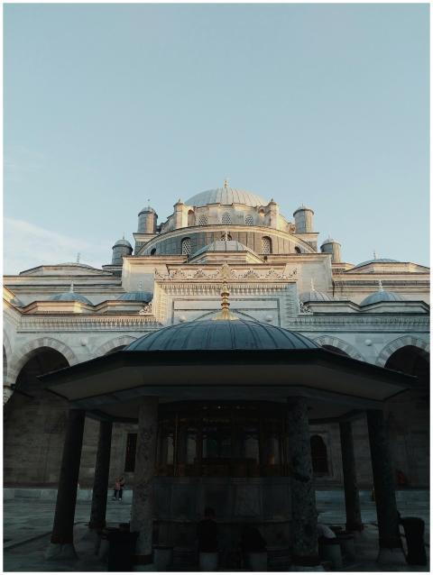 Stunning view of the historic Süleymaniye Mosque i