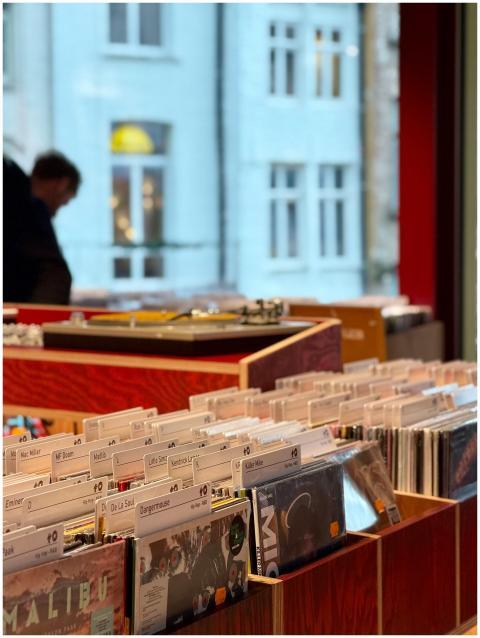 Vinyl records displayed in a Gent music store with