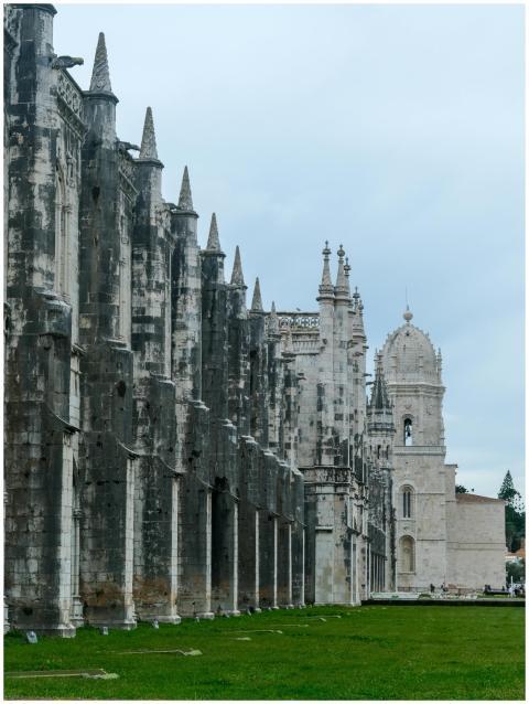 Explore the stunning Gothic architecture of Jeróni