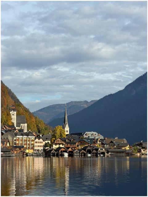 Picturesque autumn view of Hallstatt village refle