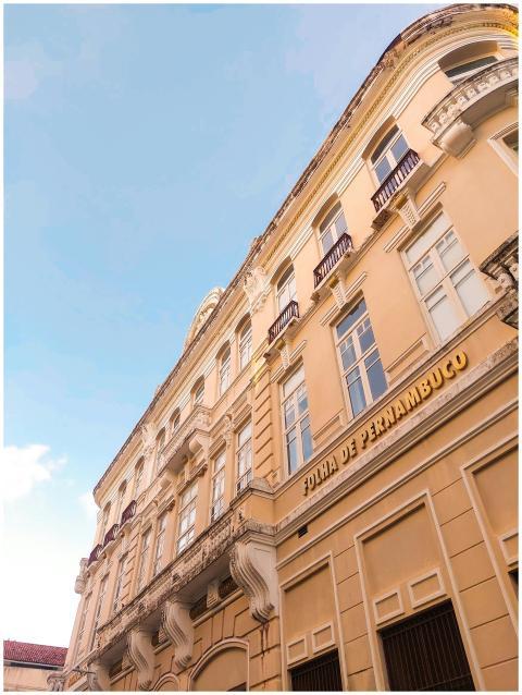 Elegant historic building facade of Folha de Perna