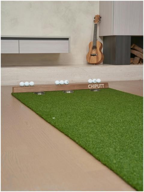 Indoor Golf Putting Practice
