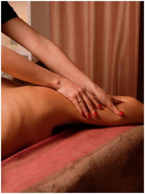 Close-up of a relaxing therapeutic back massage, f