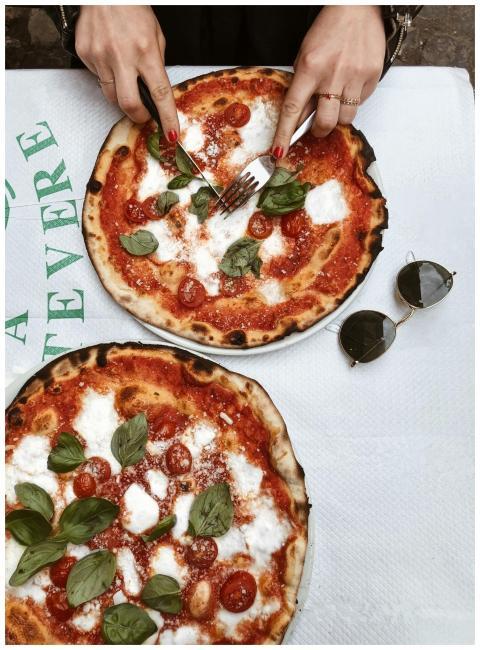 Enjoy a classic Margherita pizza in a Roman restau