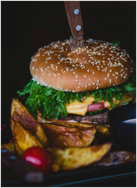 Delicious gourmet cheeseburger and crispy fries se