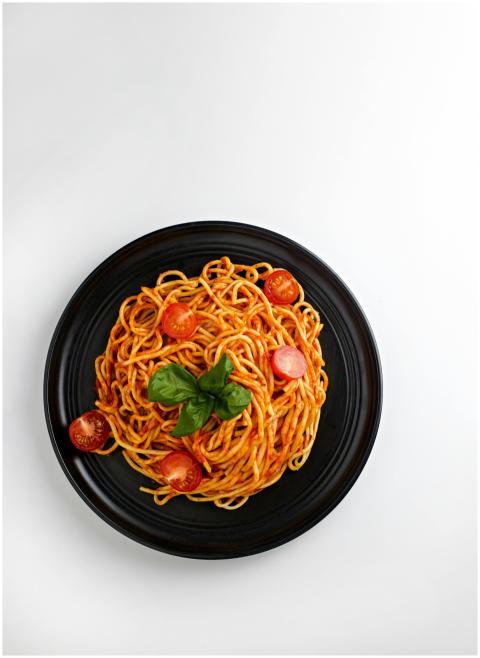 Delicious spaghetti with cherry tomatoes and basil