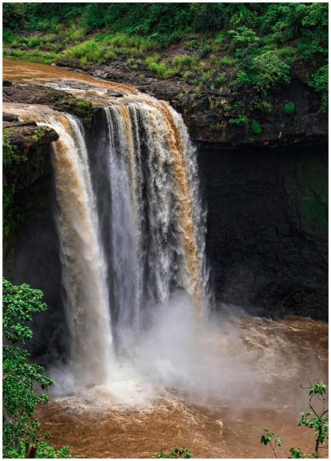 Majestic Waterfall Lush Greenery